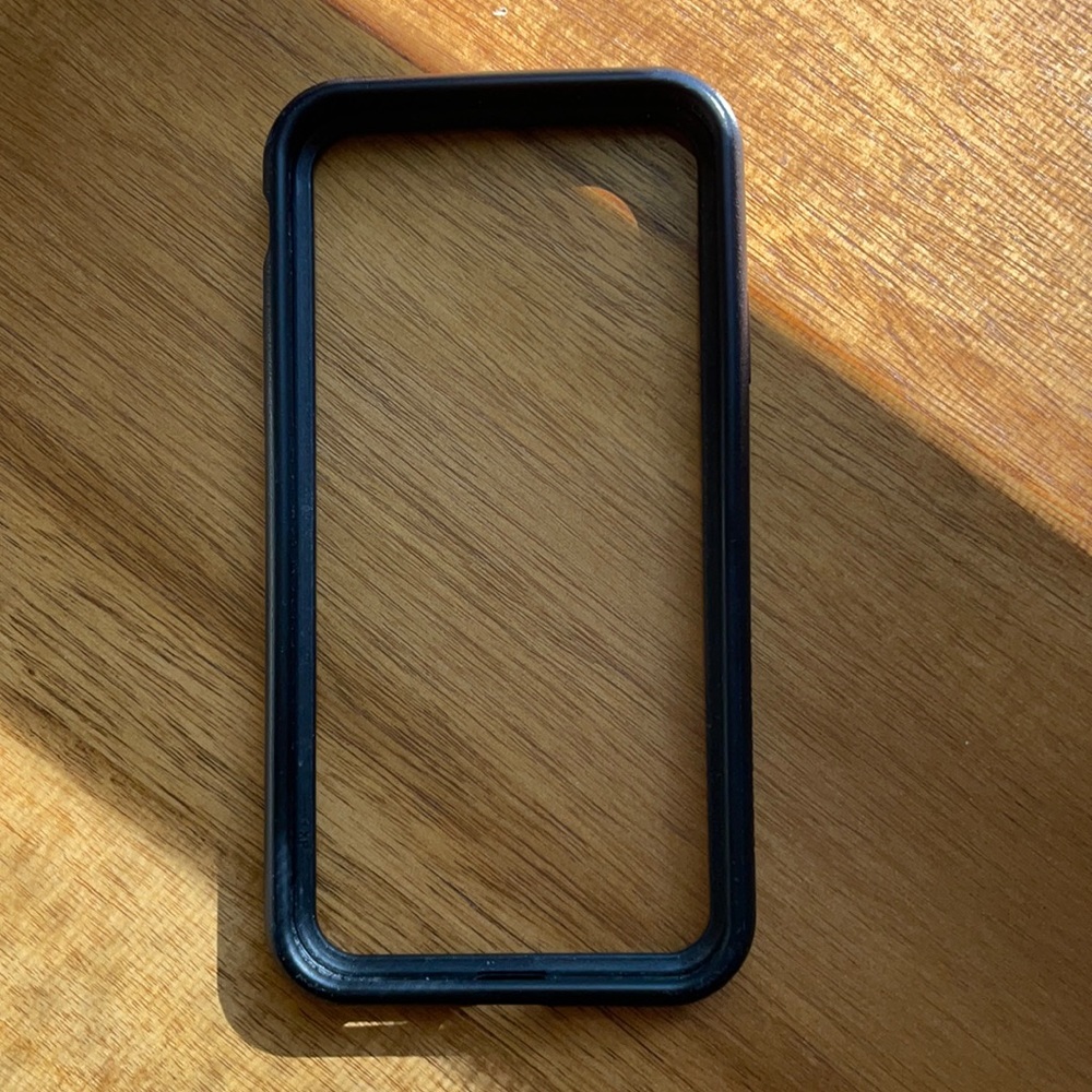 Black rhino shield bumper for iPhone XR